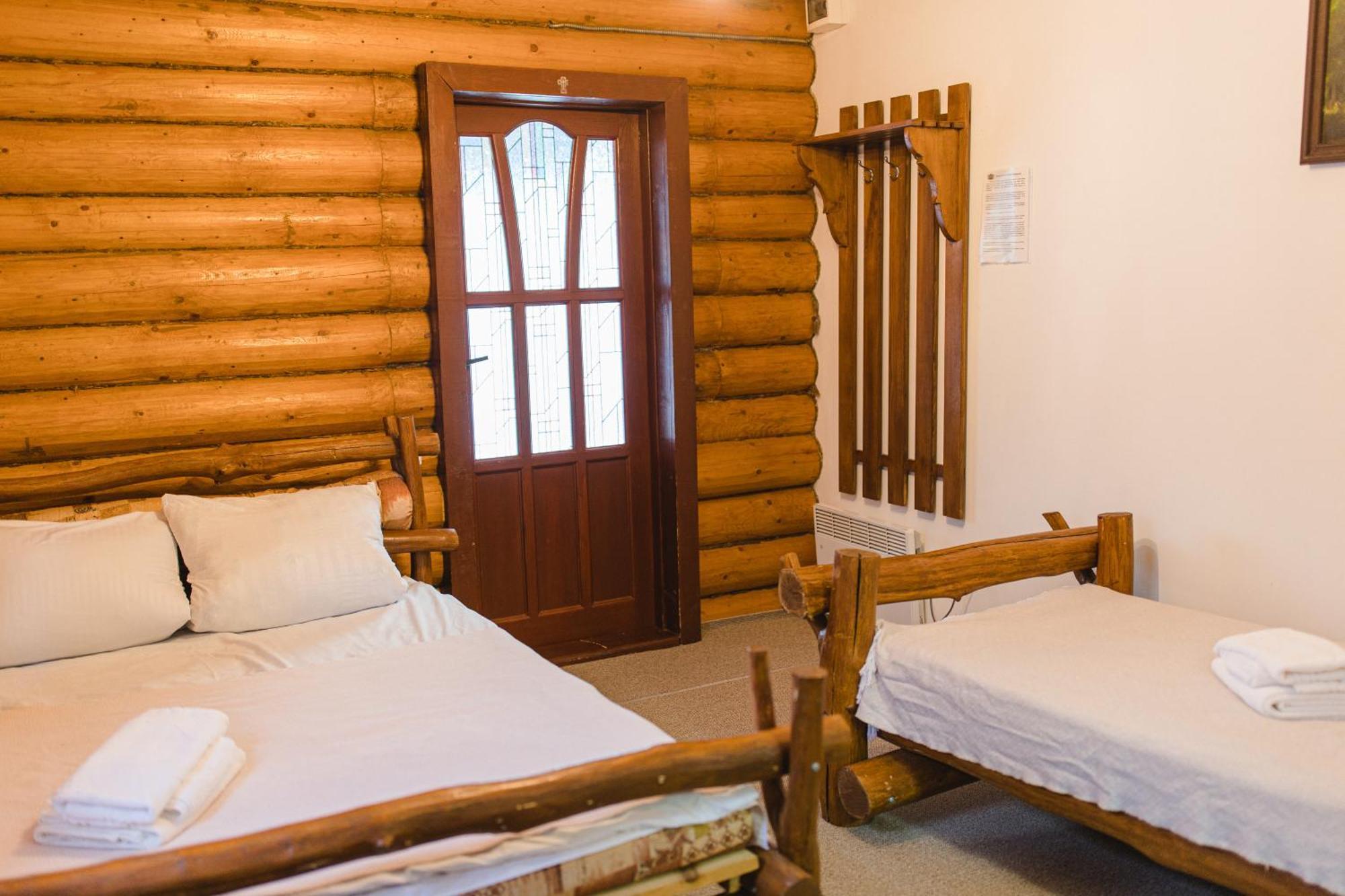 Kolyba Opryshkiv Hotell Nizhneye Selishche Rum bild
