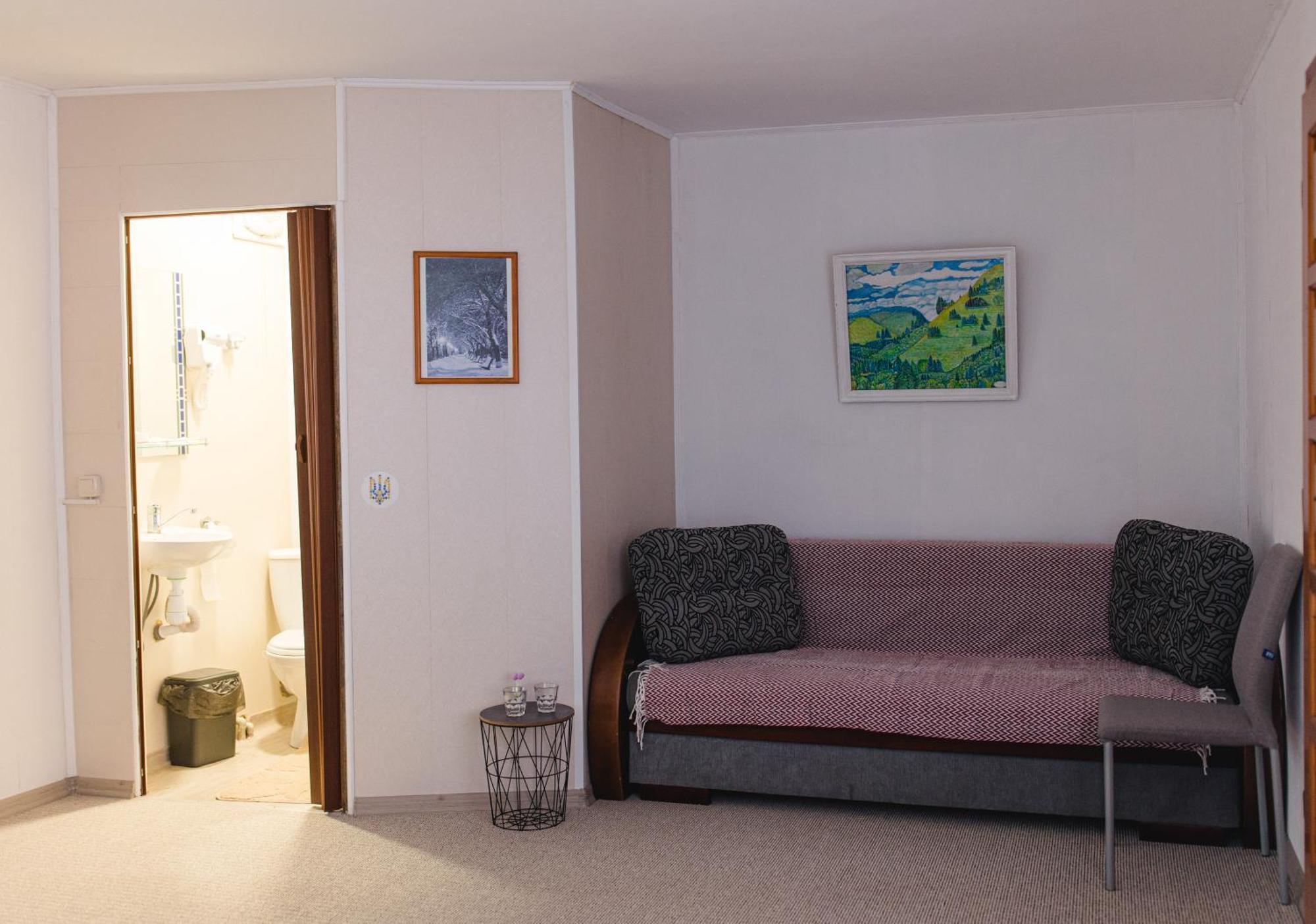 Kolyba Opryshkiv Hotell Nizhneye Selishche Rum bild
