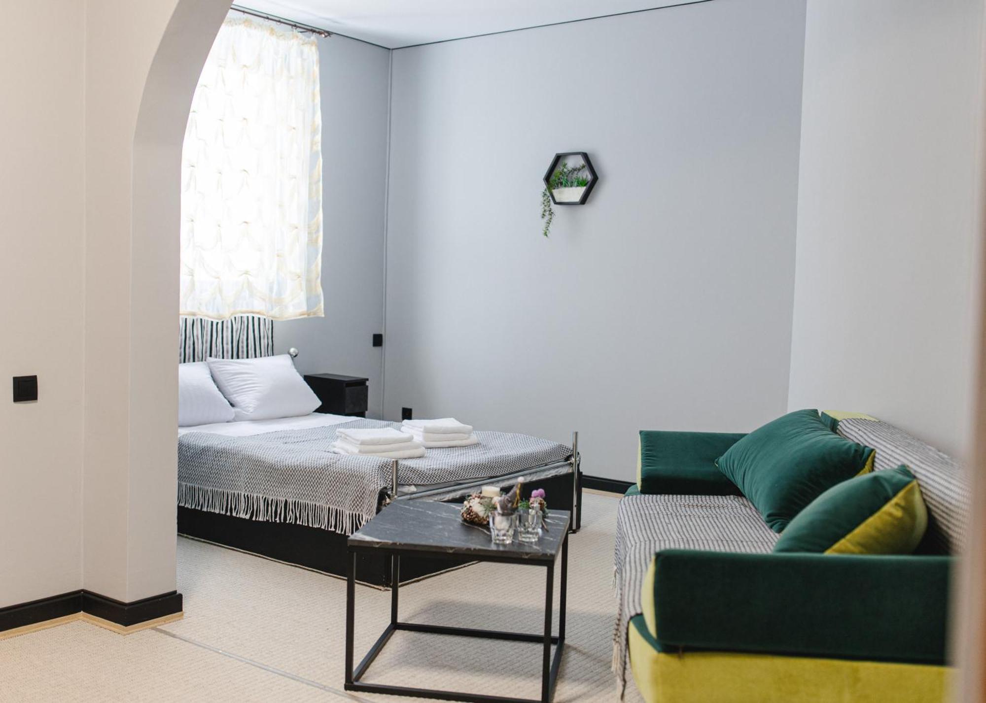 Kolyba Opryshkiv Hotell Nizhneye Selishche Rum bild