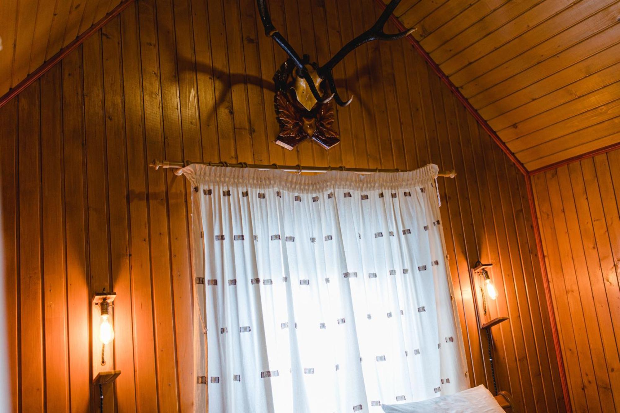 Kolyba Opryshkiv Hotell Nizhneye Selishche Rum bild
