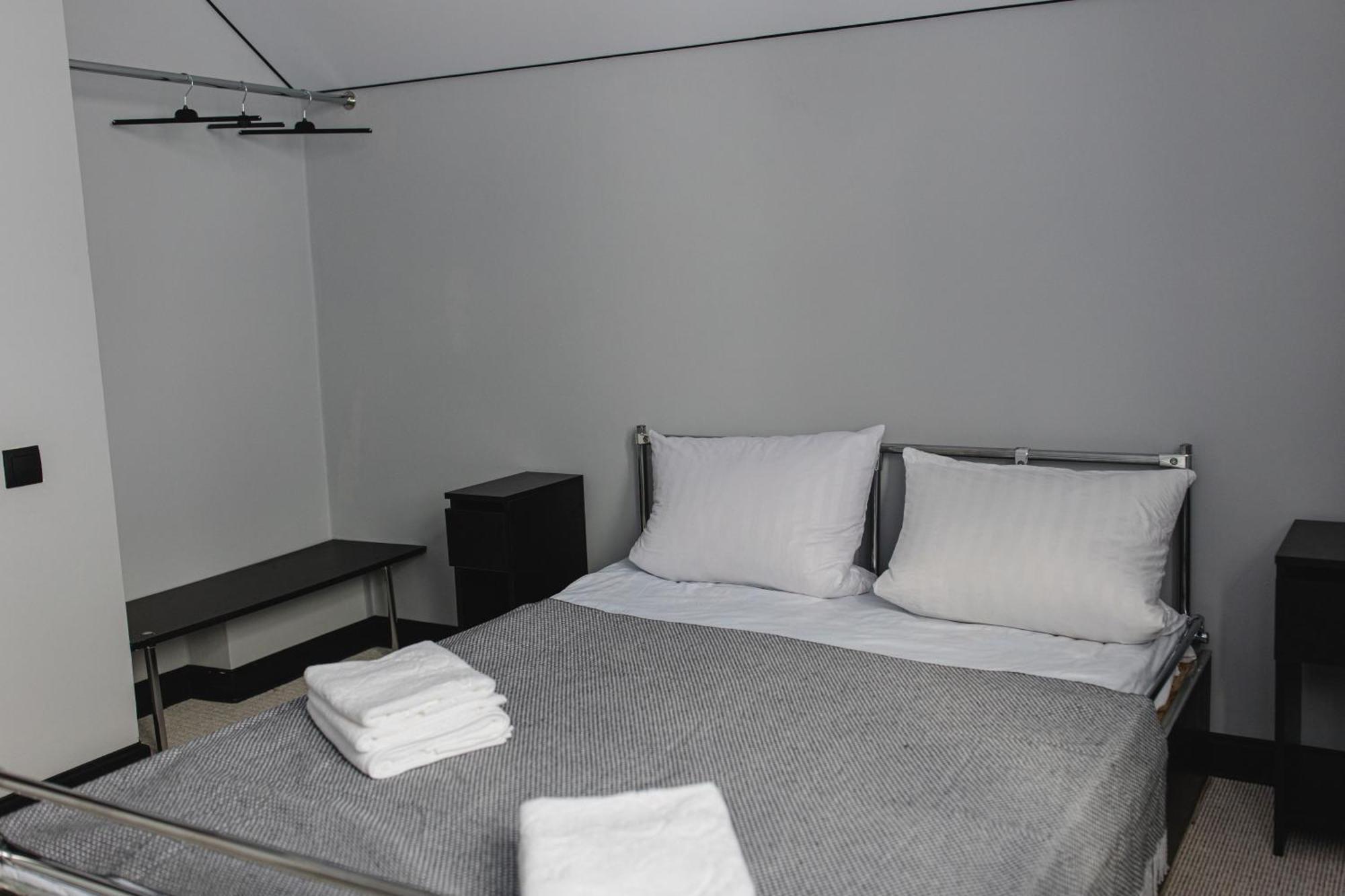 Kolyba Opryshkiv Hotell Nizhneye Selishche Rum bild